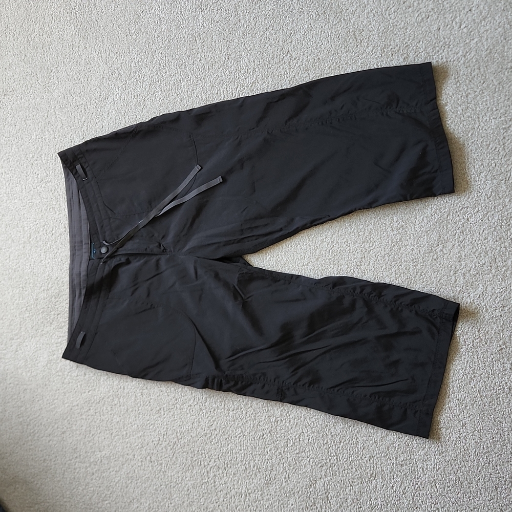 Eastern Mountain Sports 100% nylon Capris, size 10
